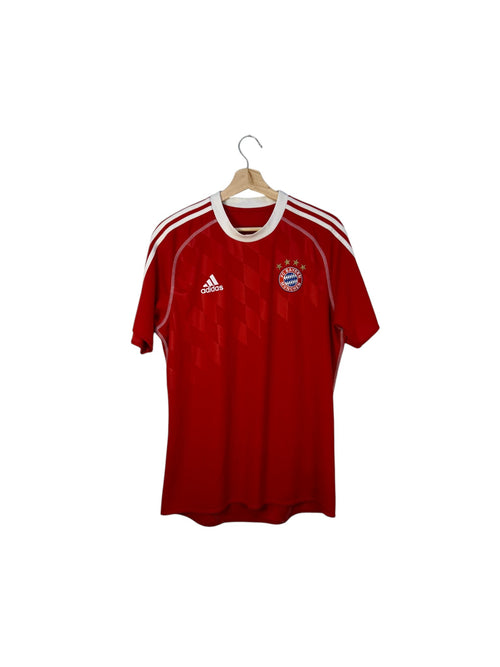 Bayern Munich red and white training kit