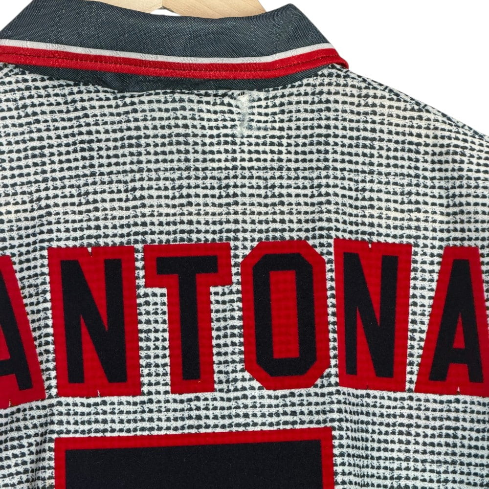 Cantona grey collar
