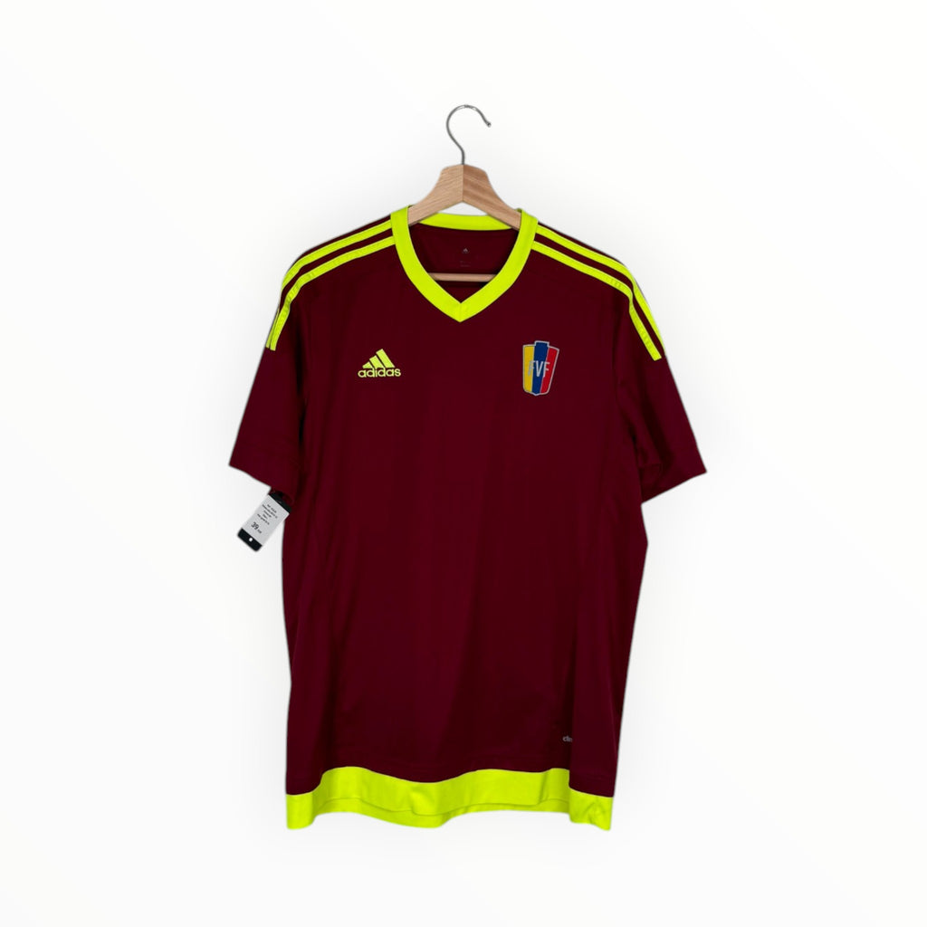 Venezuela 2015-16 Home kit, Size L, Very good 8/10