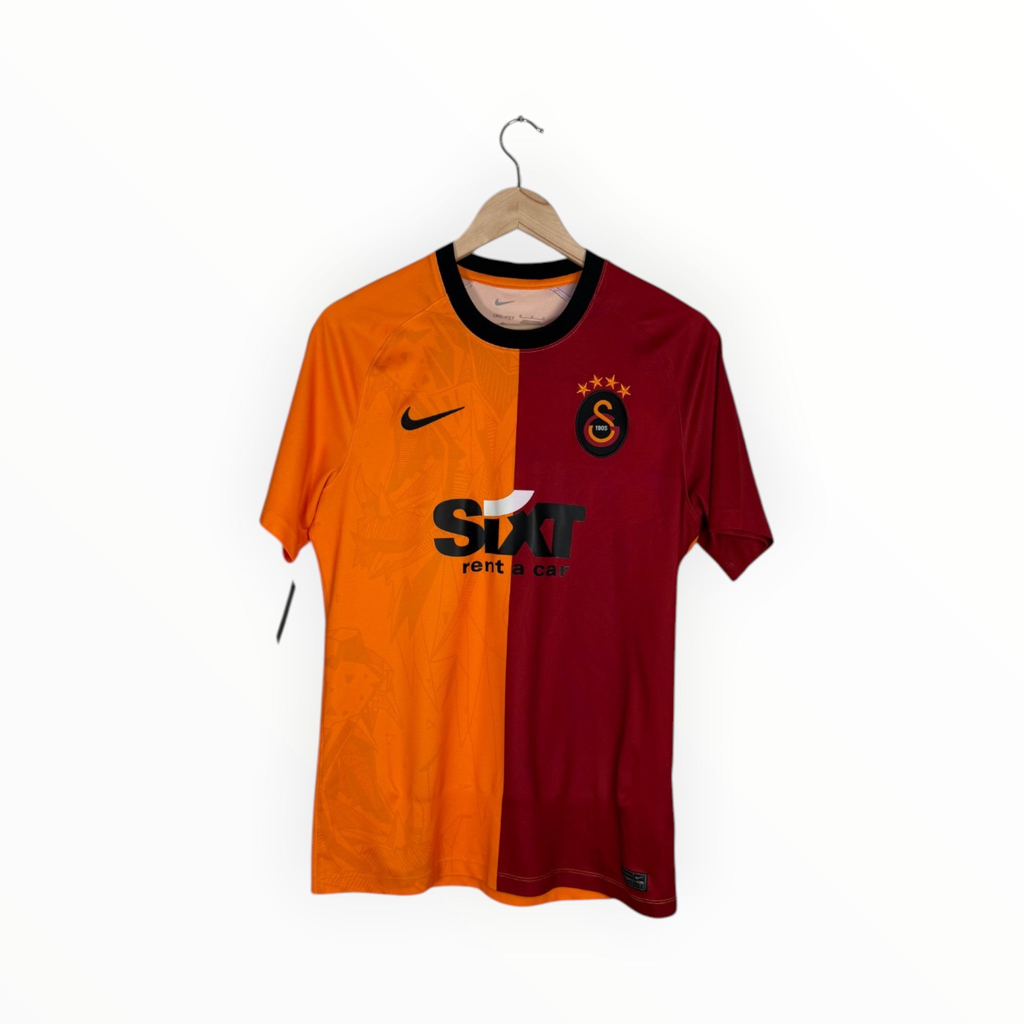Galatasaray 2022-23 Home kit, Size M, Very good 8/10