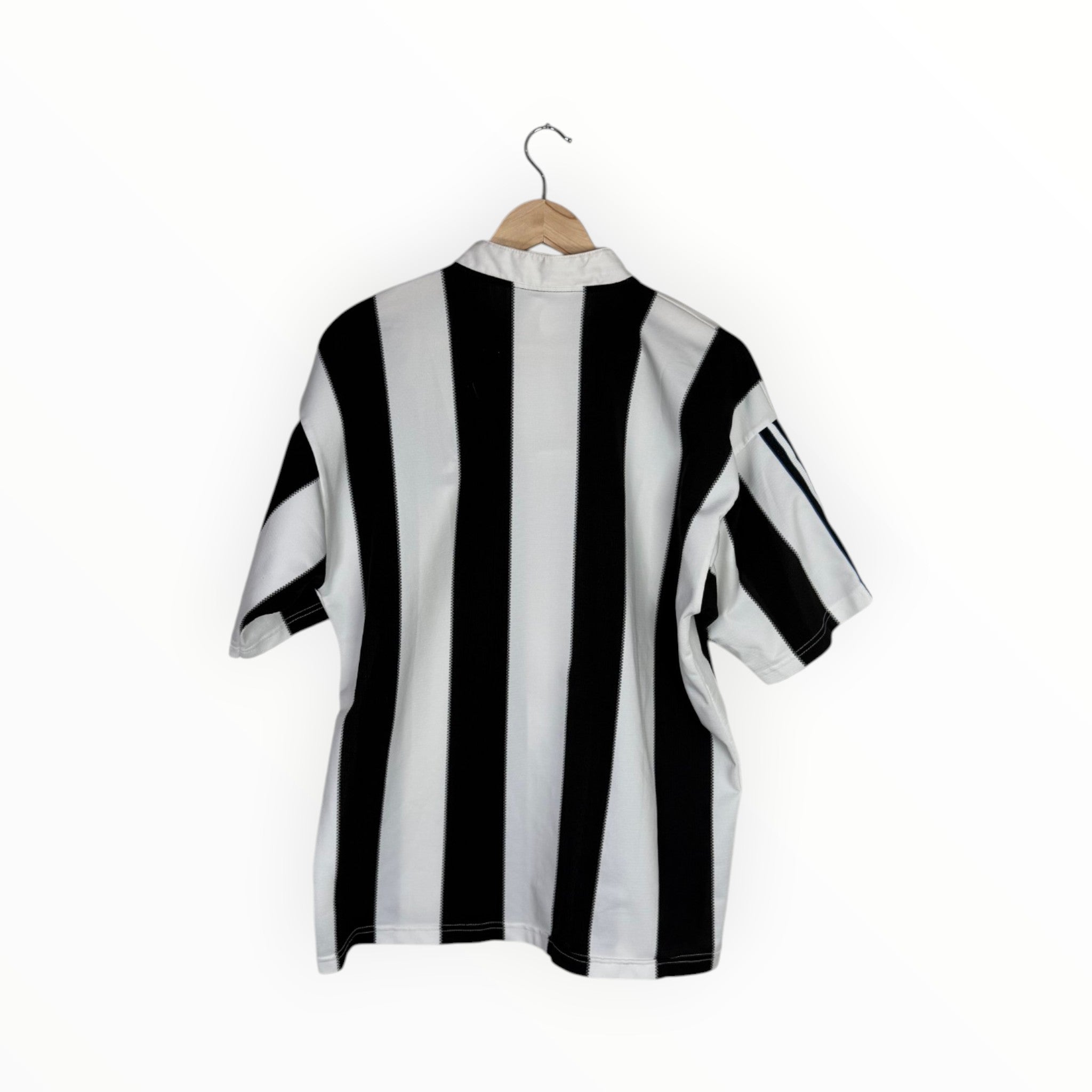 Newcastle 1995-96 Home kit, Size L, Very good 8/10