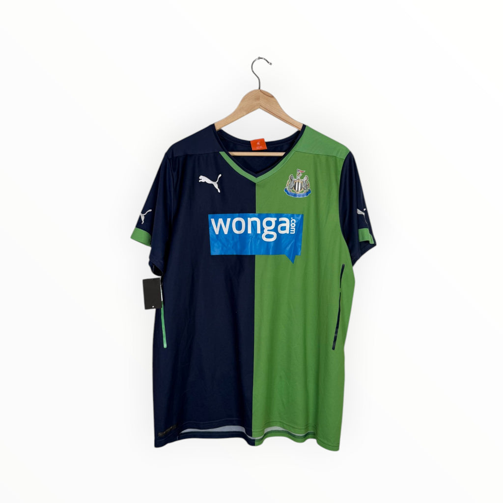 Newcastle 2014-15 Third kit, Size L, Very good 7/10