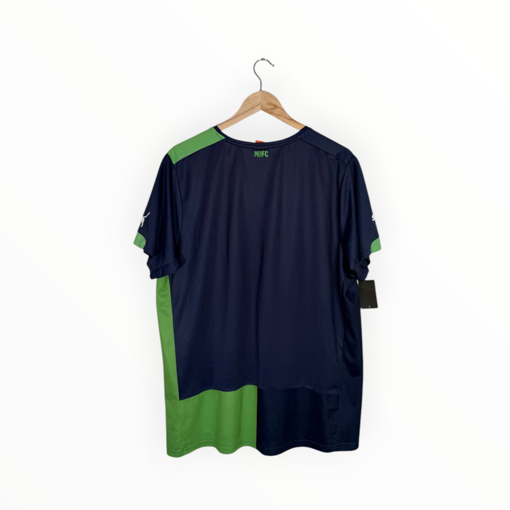 Newcastle 2014-15 Third kit, Size L, Very good 7/10