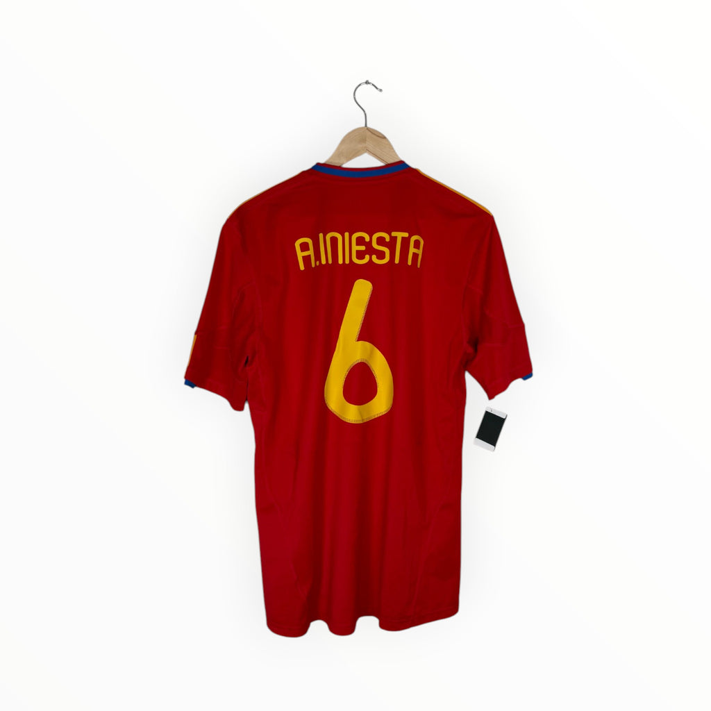 Spain 2010-11 Home kit Iniesta, Size L, Very good 8/10