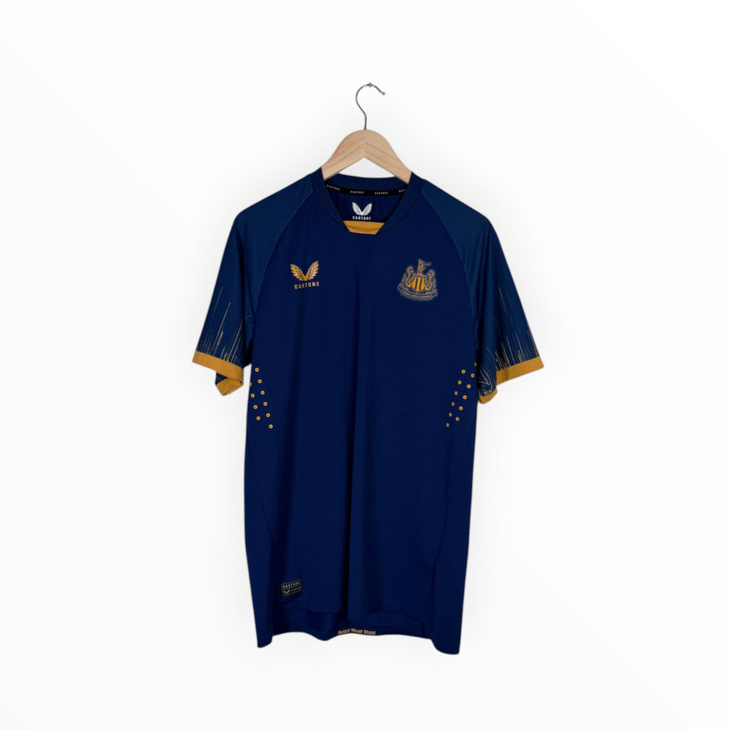 Newcastle 2022-23 Away kit Player version Isak, Size M, Excellent 9/10