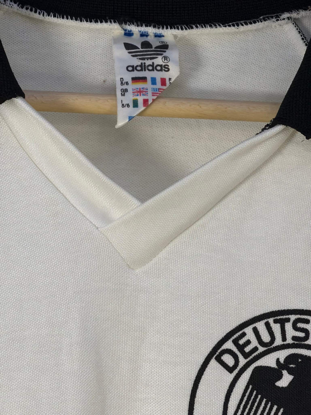 adidas tags v collar