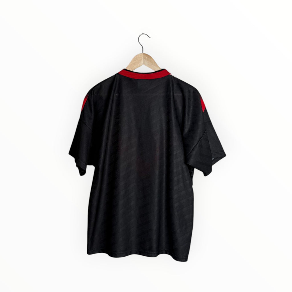 black football shirt umbro man utd