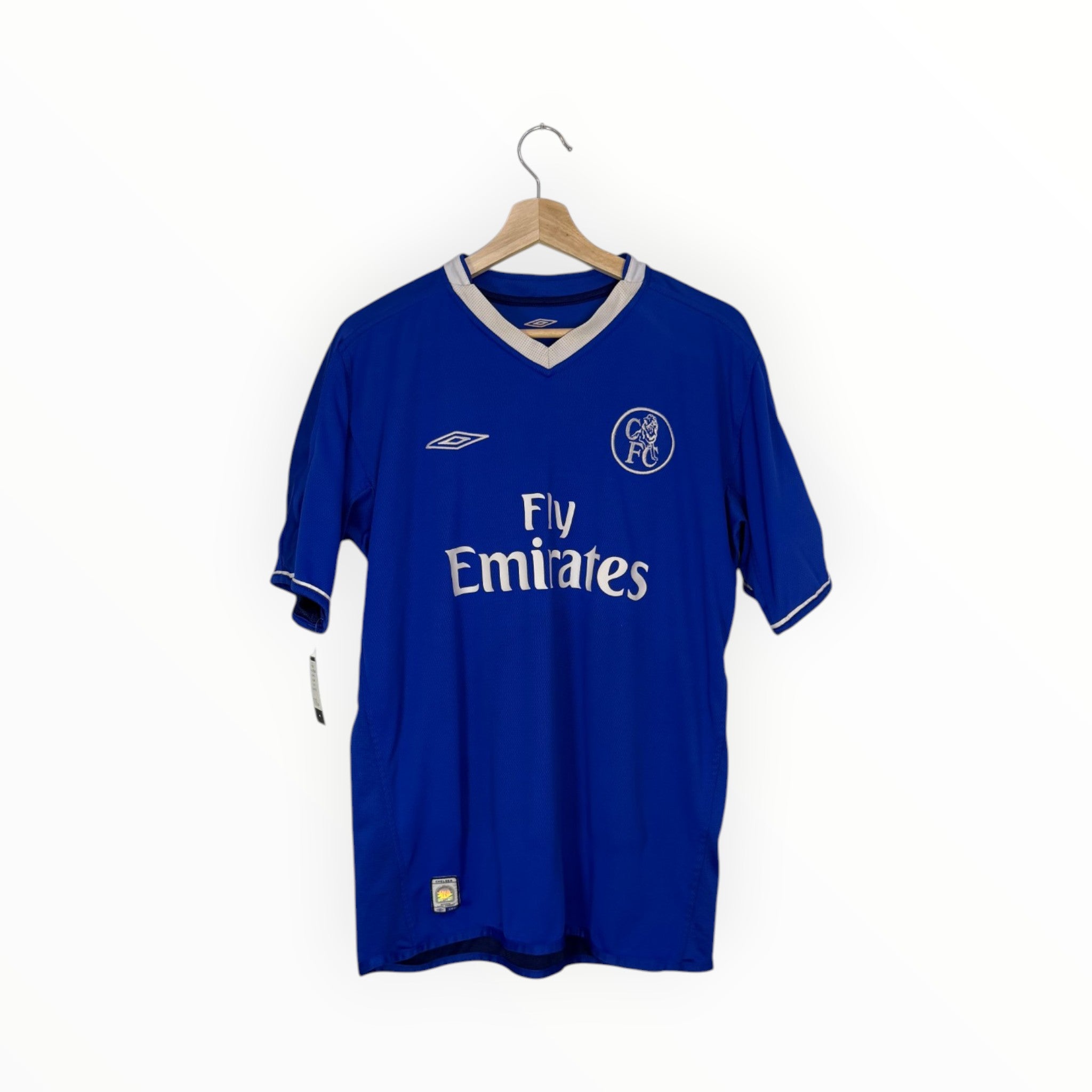 chelsea blue and white kit umbro fly emirates 