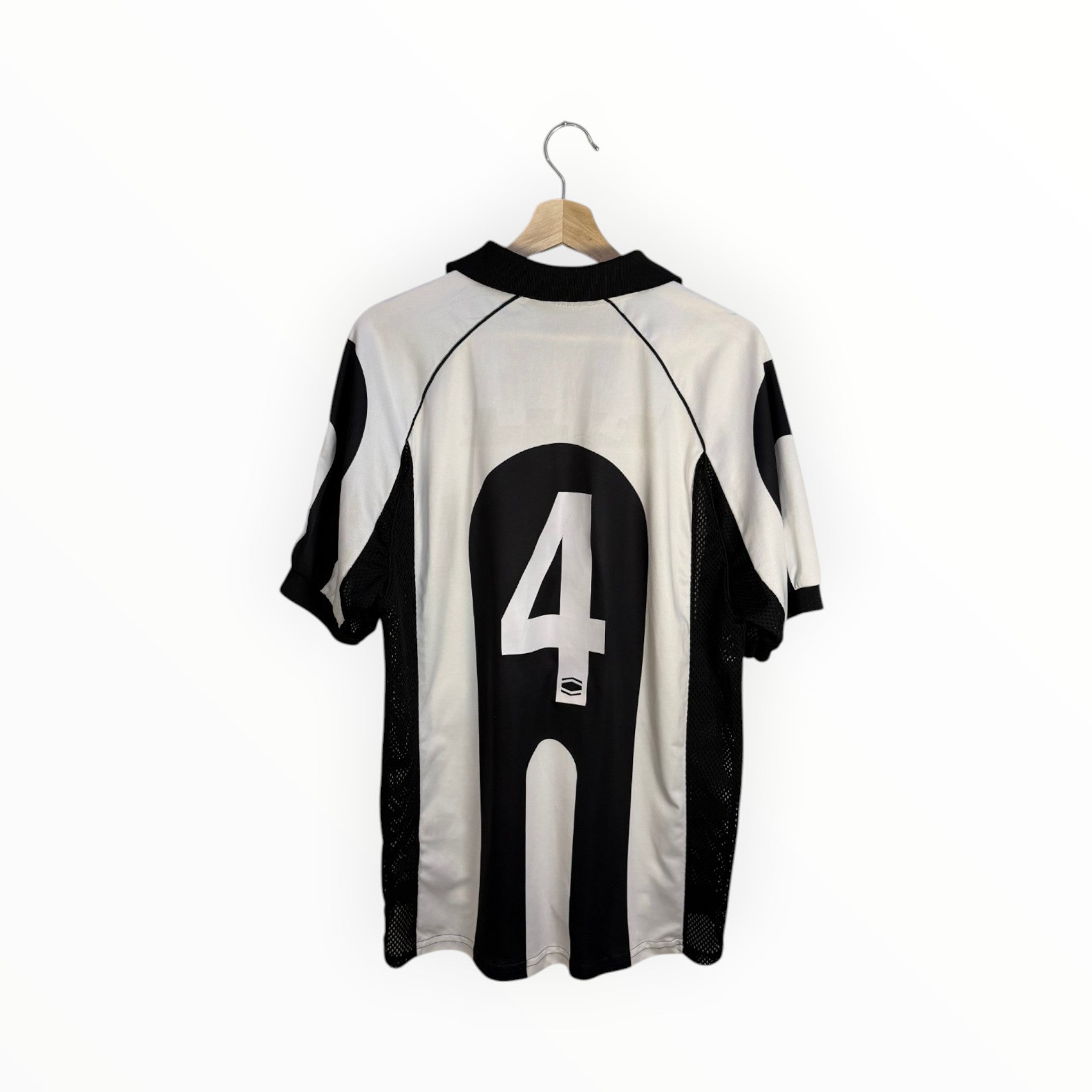 juventus football shirt number 4