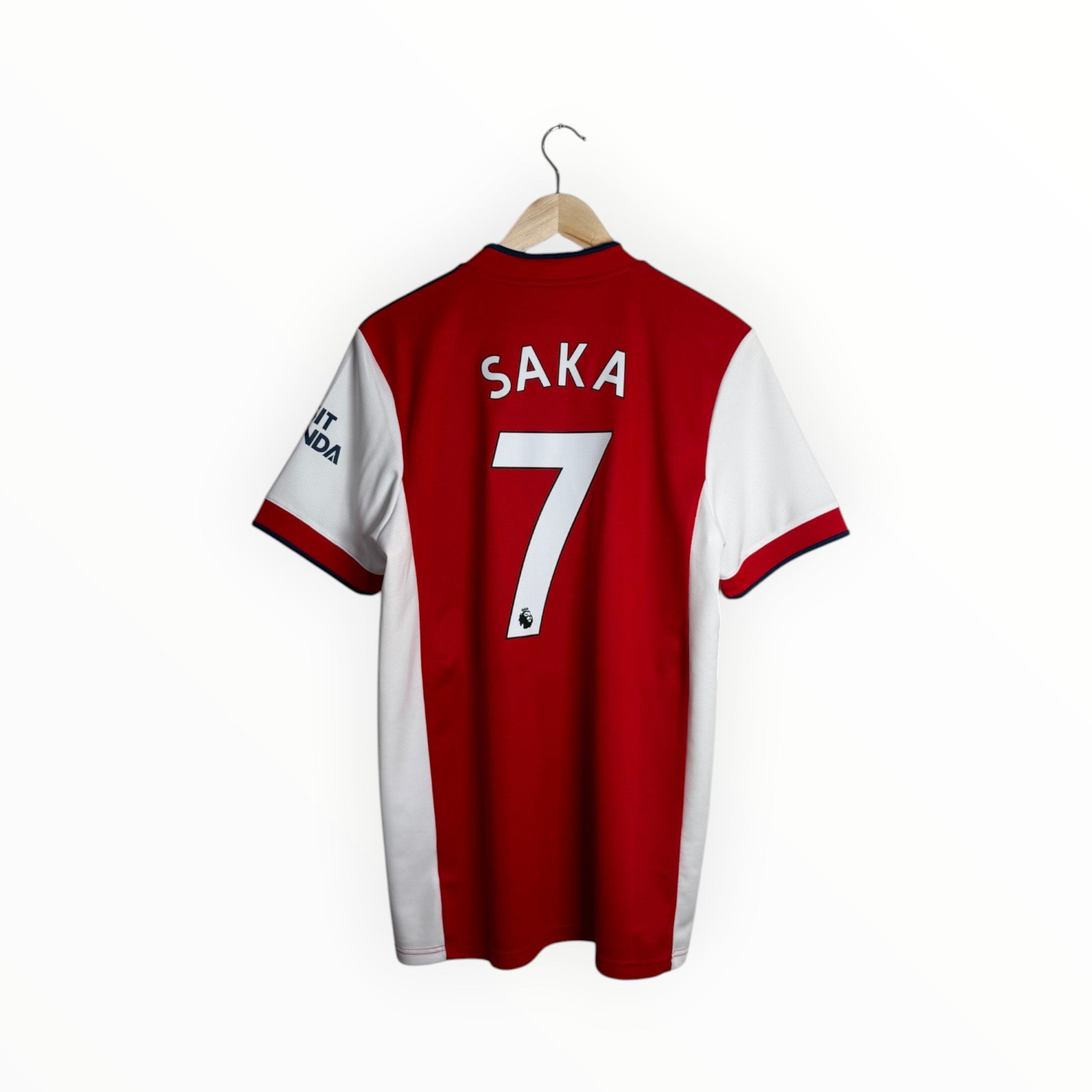 red and white saka football shirt arsenal