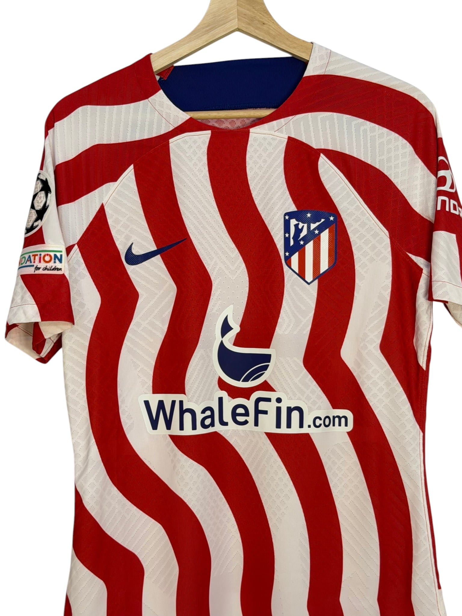 red and white stripes nike atleti