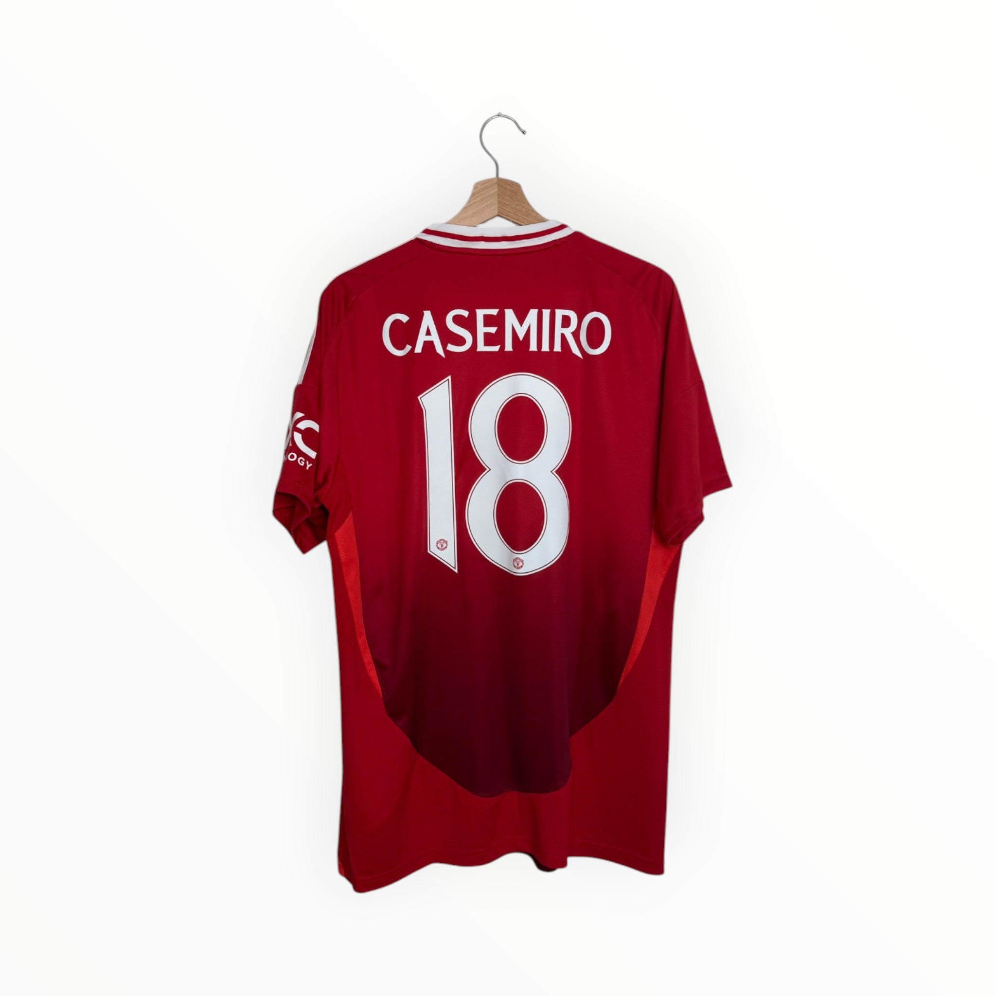 red football shirt casemiro manchester united
