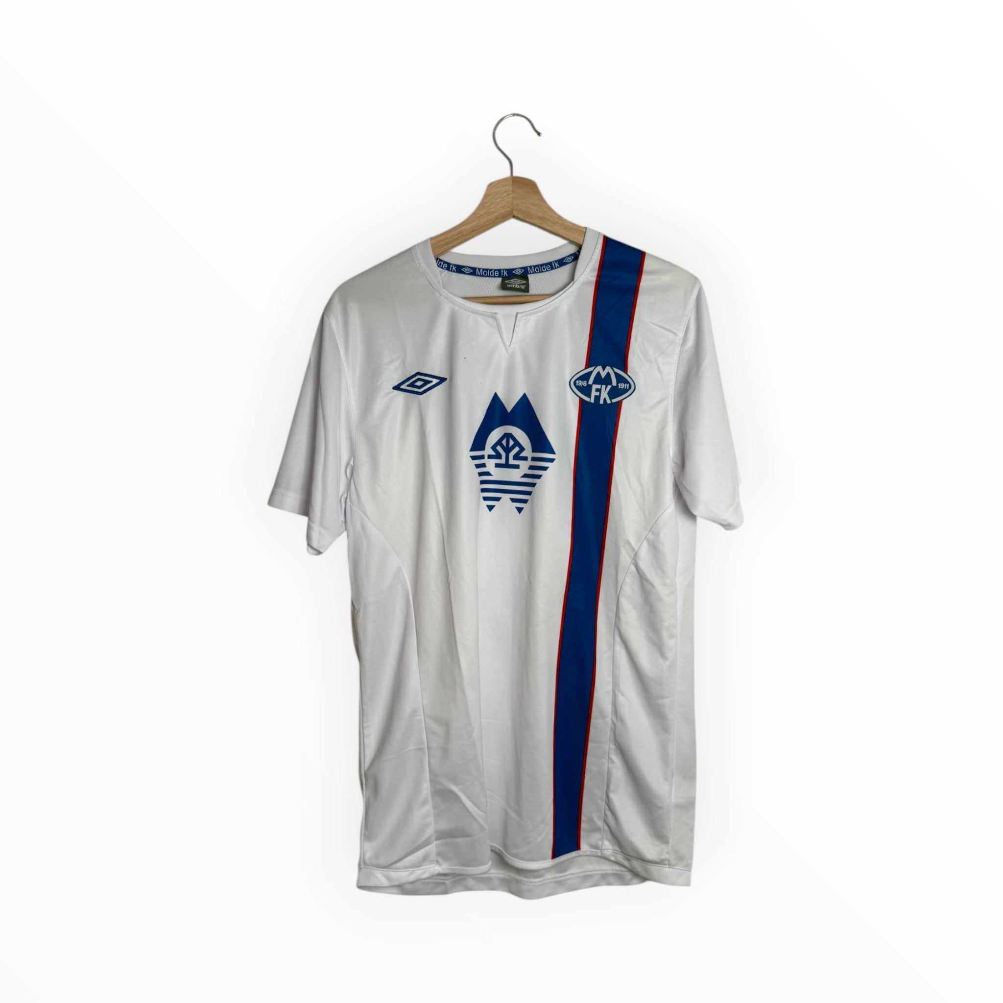 umbro football shirt white and blue molde