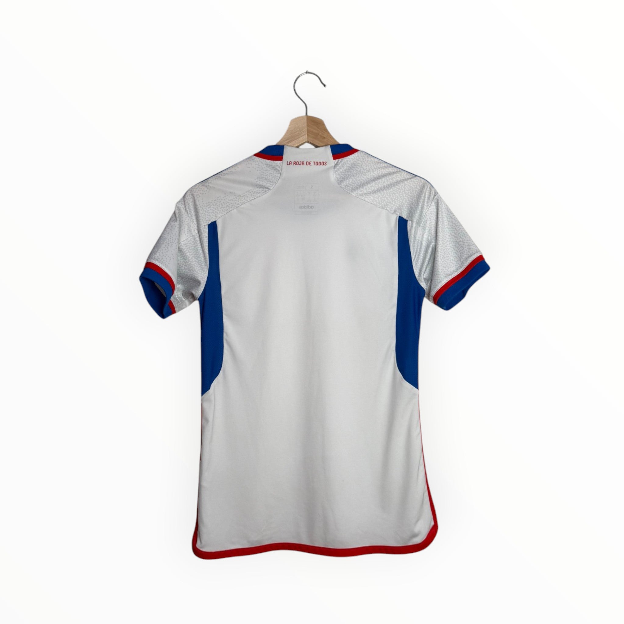 white and blue kit chile