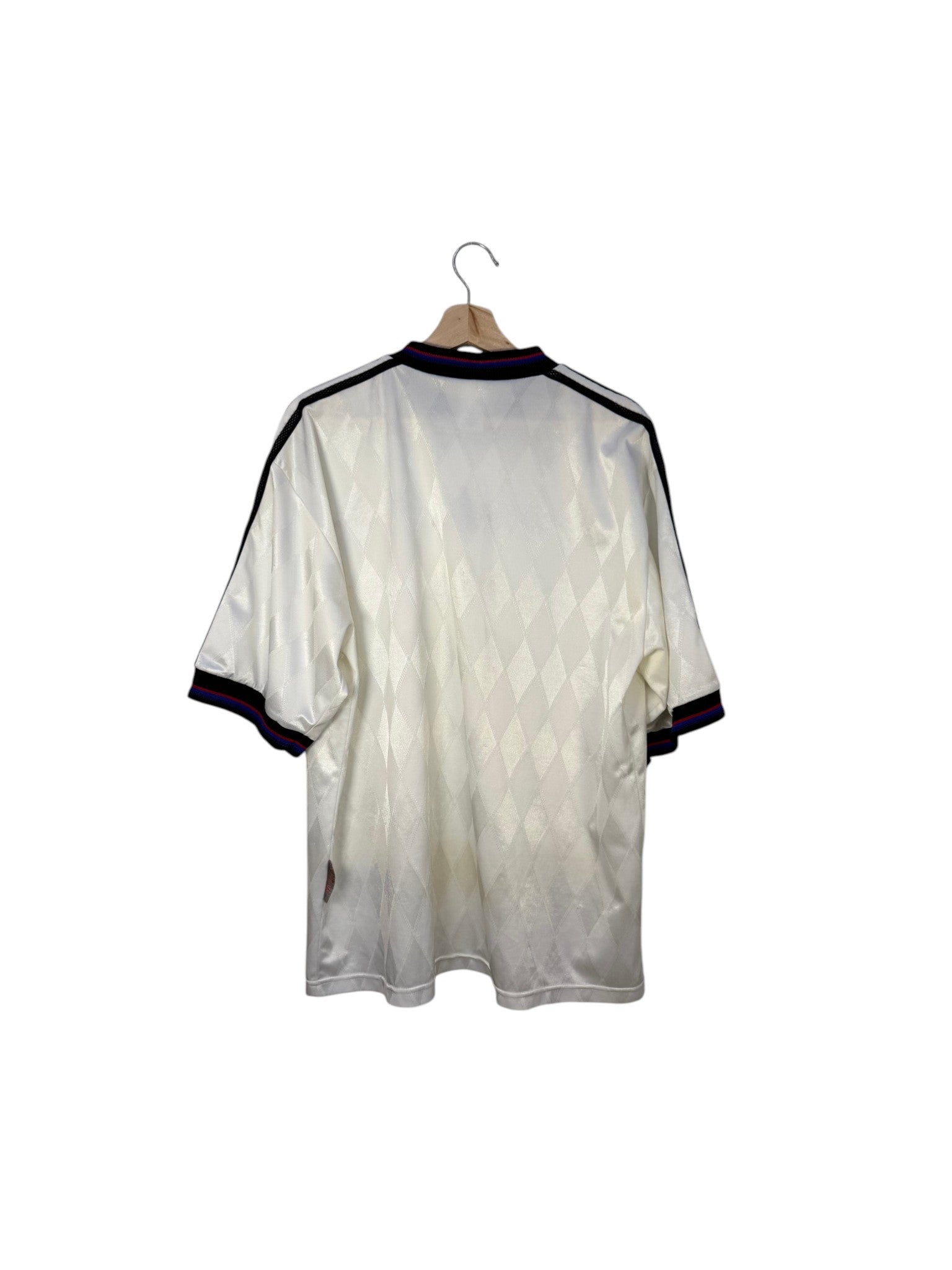 white jersey black collar bayern munchen