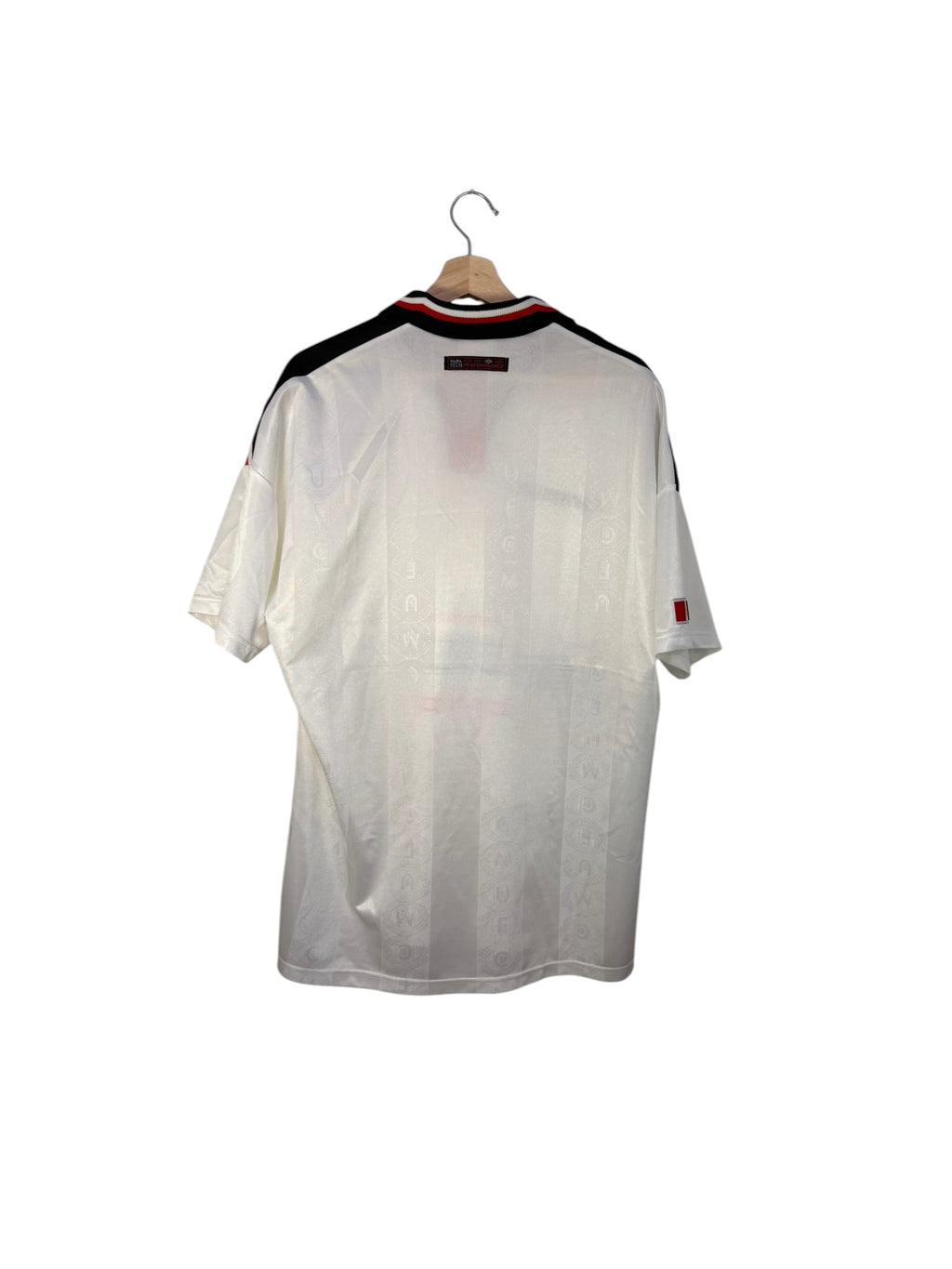 white jersey manchester united black collar